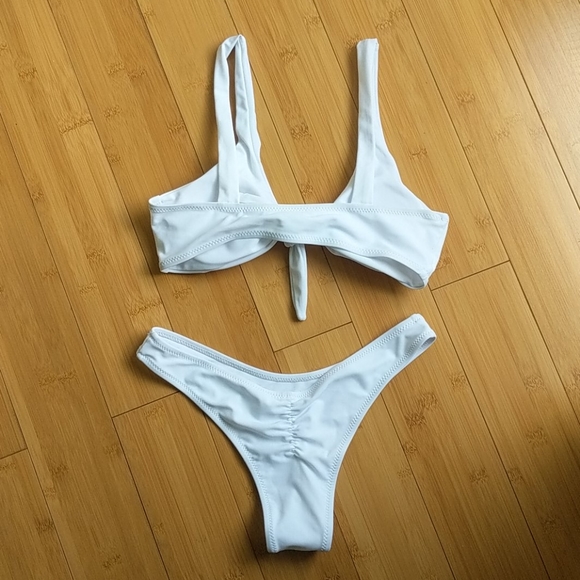 Bikini - Picture 2 of 4